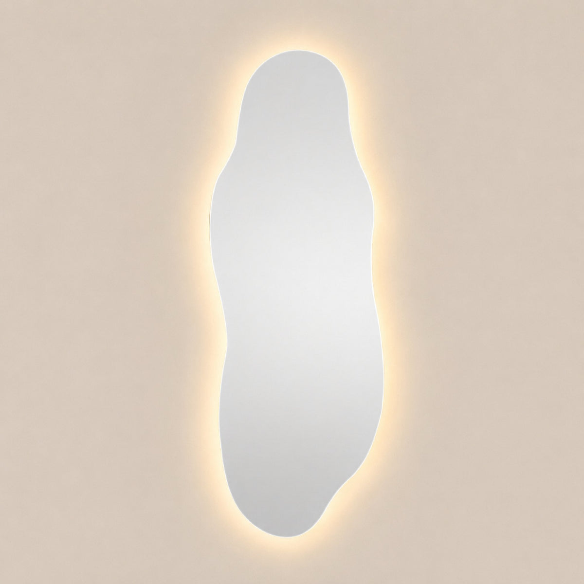 Espejo Irregular Flotante Bergen 60x170 Cm Luz Led encendido, vista frontal